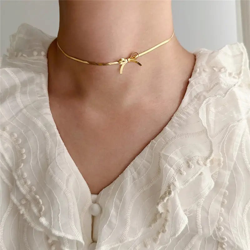The Bow Necklace
