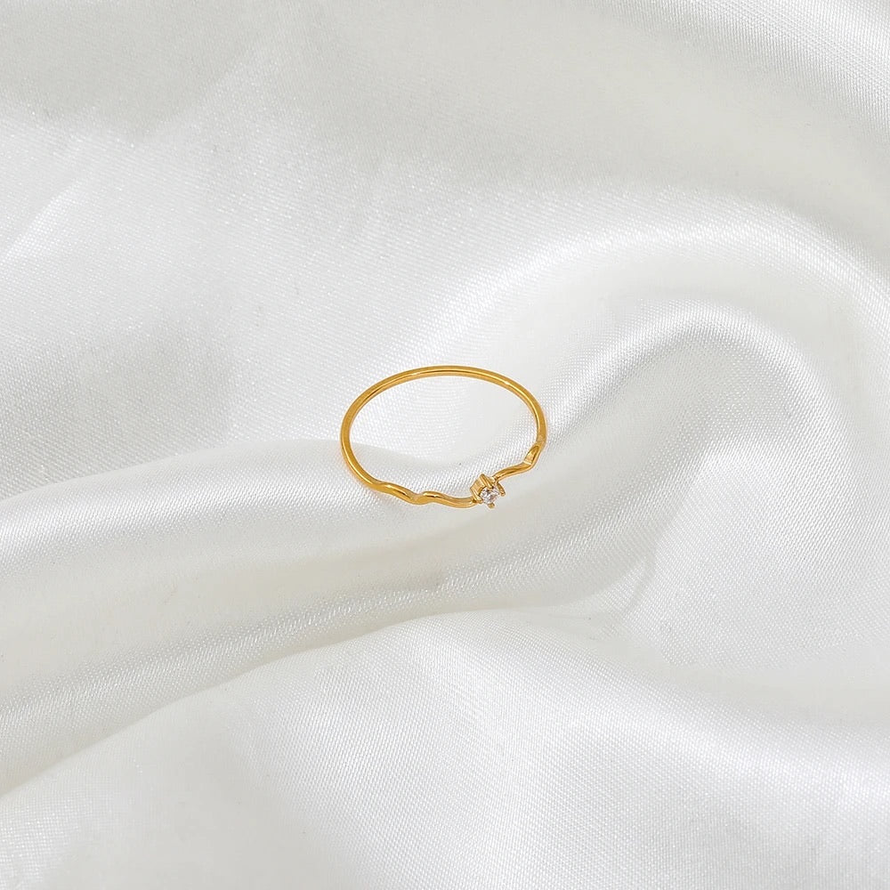 Wavy Zirconia Ring