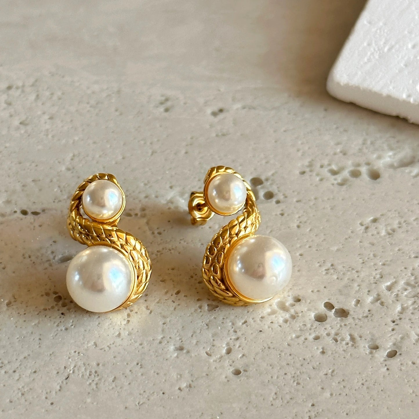 Pearls earrings