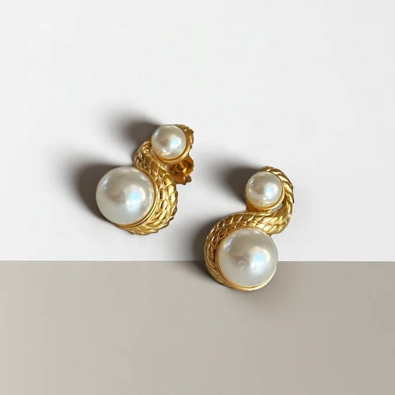 Pearls earrings